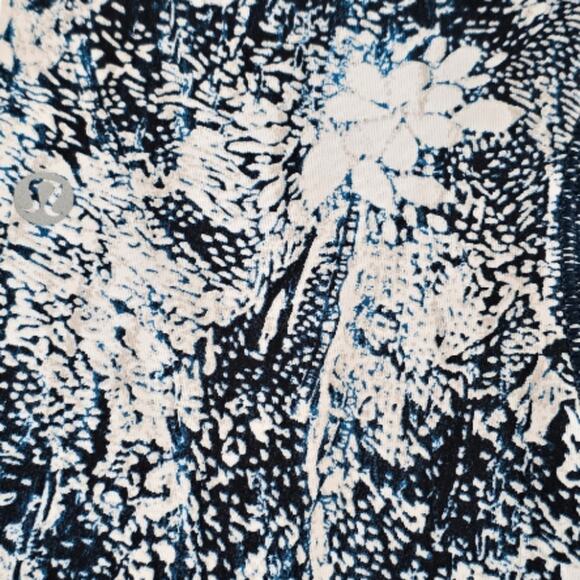 Lululemon Never Still Crop Black Blue and White Floral Mesh Active Leggings 6 - Picture 4 of 8